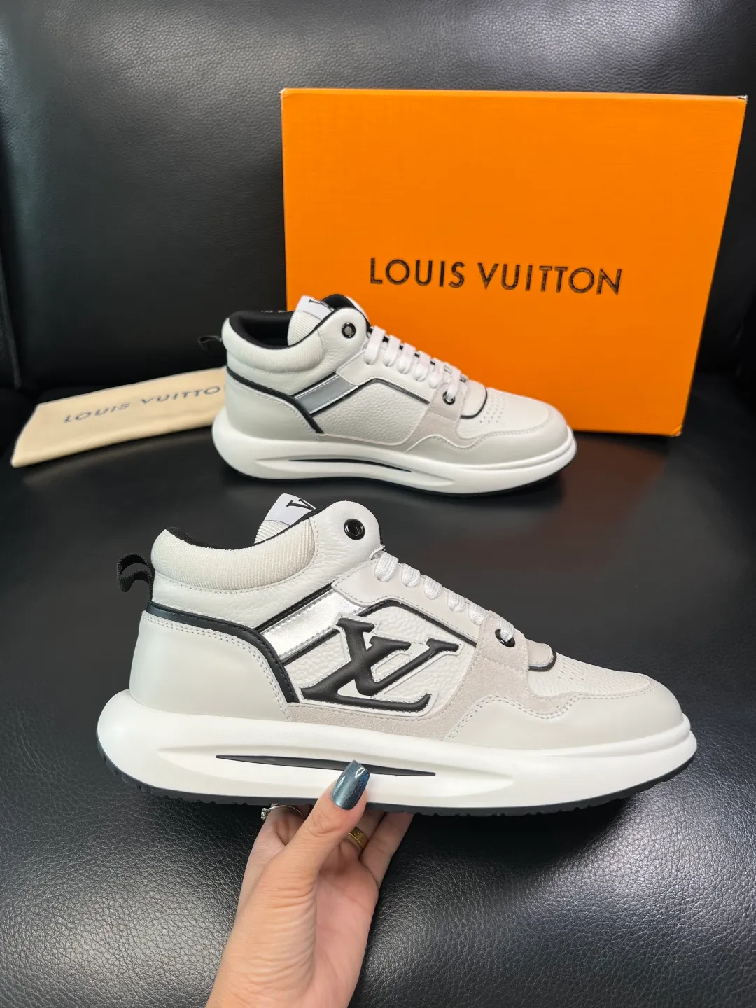 Men's shoes 💰820 Lv high quality top crafts Louis Vuitton, sports sneakers counter synchronization, uppers imported from Italy, high quality splicing colorful complex crafts, imported mesh pads soft and comfortable, soles: original soles specially provided by the original factory, T men's shoes 💰U exclusive movable molded soles super comfortable, original factory single goods, code number 39-44 (customized 38 45)
